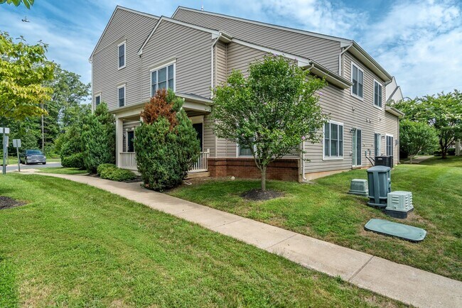 Foto del edificio - Bright And Spacious 3 Bed 2.5 Bath End-Uni...