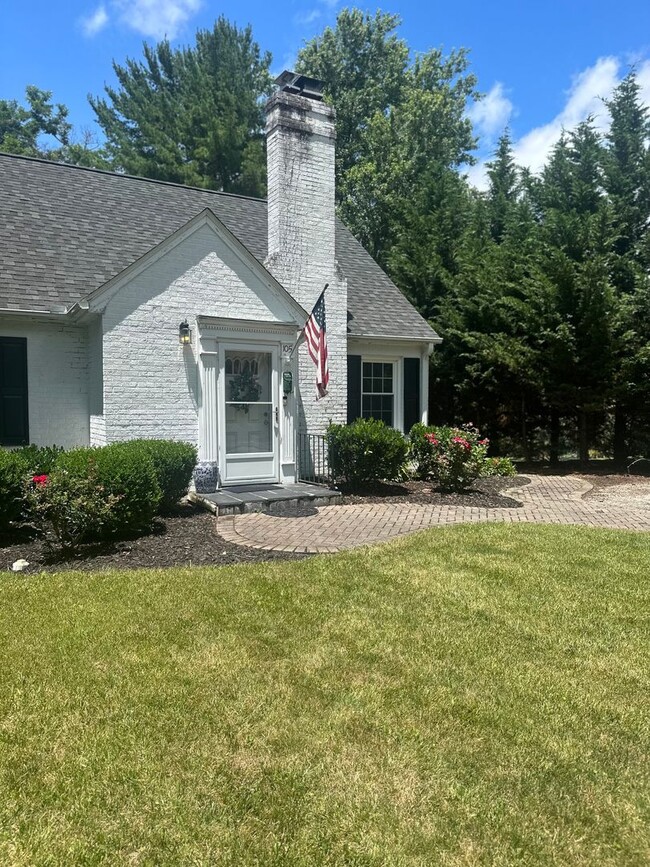 Building Photo - 3 bedroom 2 bath house in Blacksburg