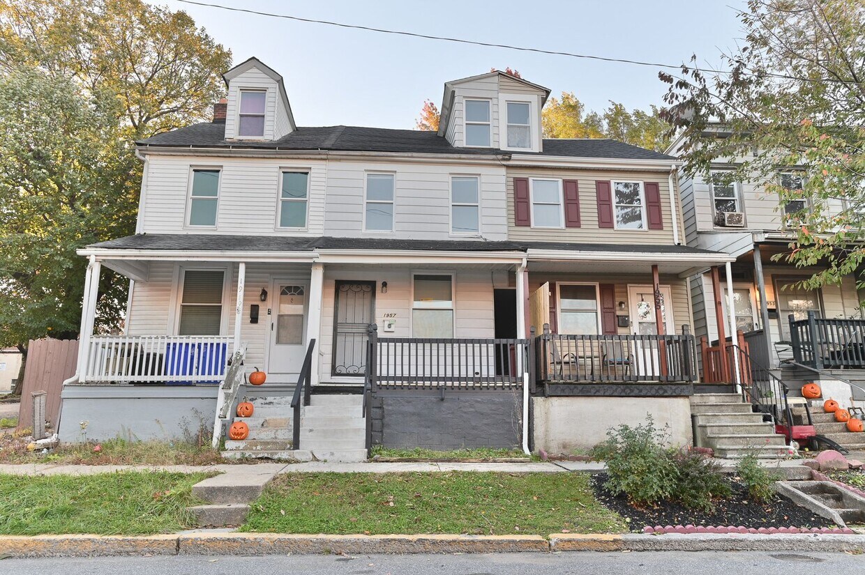 Foto principal - 3 Bedroom Single Family Home on Rudy Rd