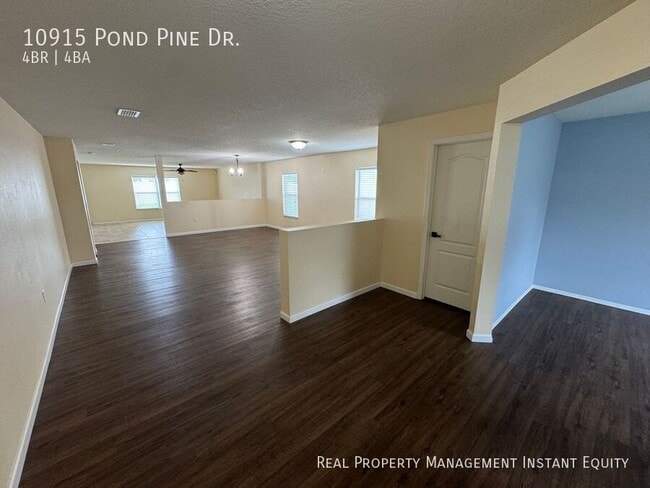 Foto del edificio - 10915 Pond Pine Dr
