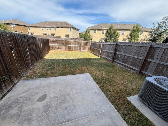 Foto del edificio - Spacious 3-Bedroom, 2 Bath, 1 Car Garage. ...