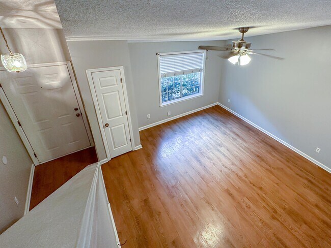 Foto del edificio - 2310 Tina Dr