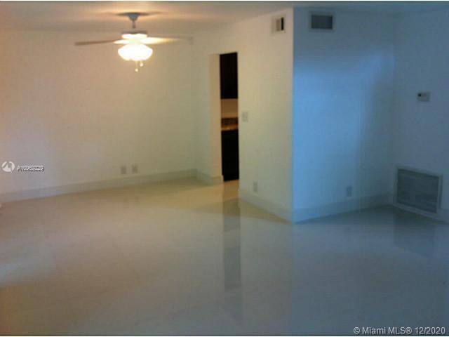 Building Photo - 2999 Lakewood Ln