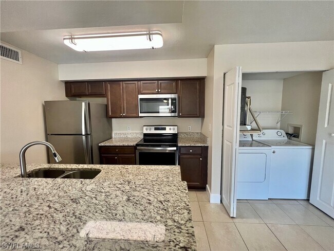 Building Photo - 5319 Summerlin Rd