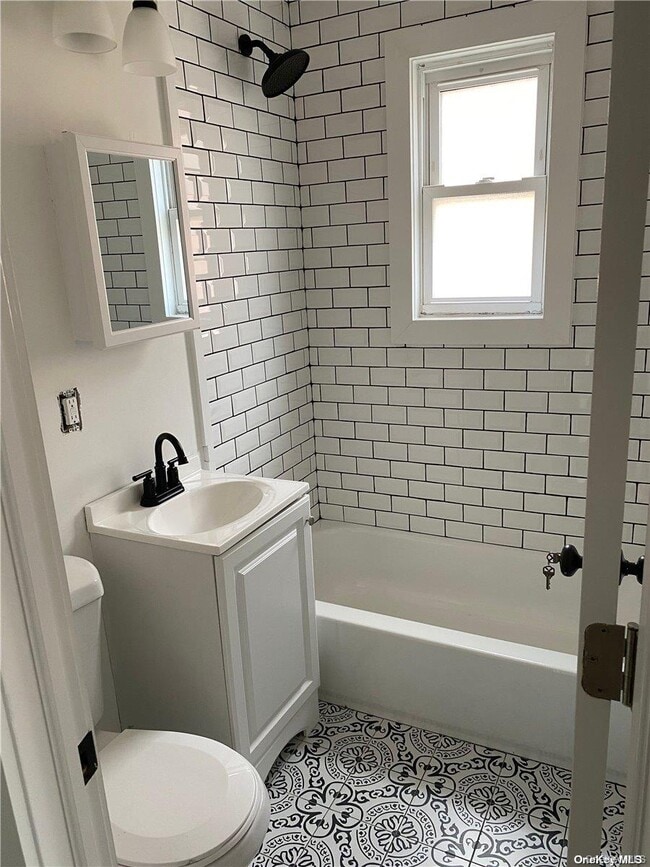 Building Photo - 122 E Fulton St