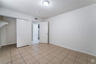 Building Photo - 833 N Bruce St
