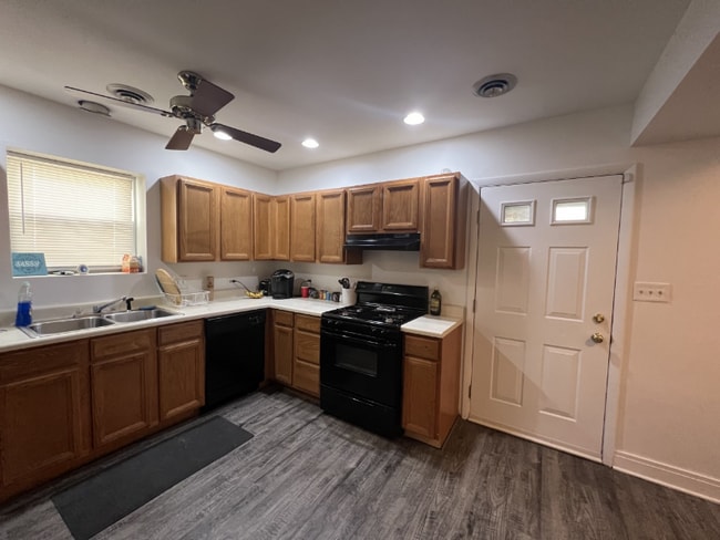 Building Photo - 1507 W Henderson St