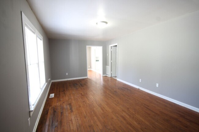 Photo - Rossville Home  2 bed 2 bath - HALF OFF FI...