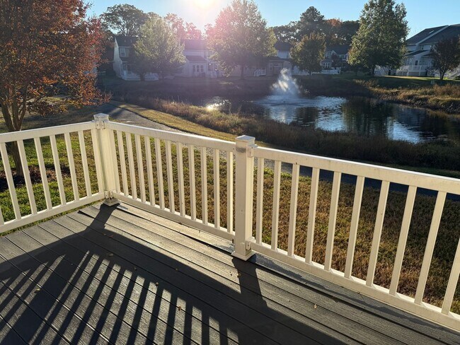 Foto del edificio - Spacious, Upgraded End-Unit Townhome with ...