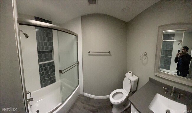 Building Photo - 5 br, 2 bath House - 3050 Hayes Ave