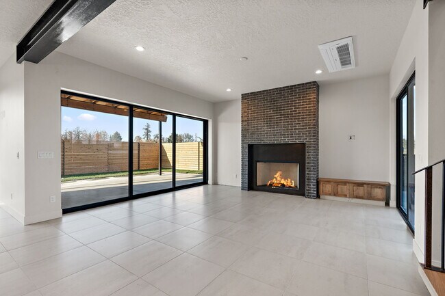 Building Photo - 98 S Carbon Rivet Ave