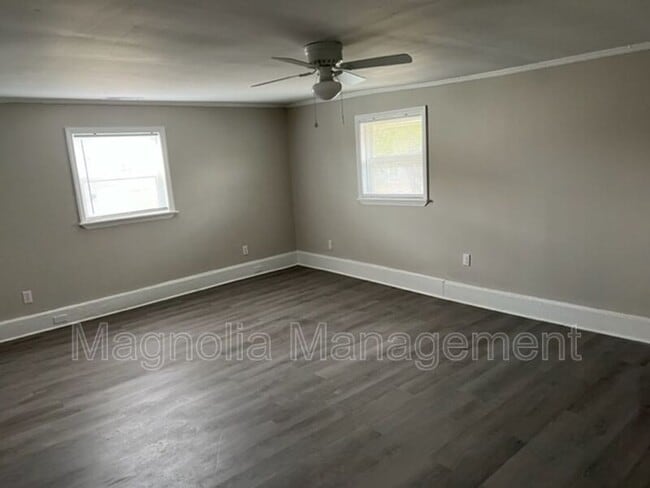 Building Photo - 214 Walnut St