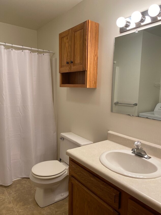 Full Bath with laundry - 359 Frenn Ave