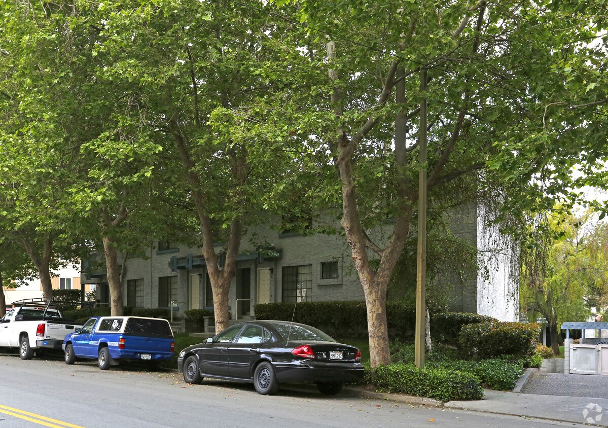 Foto del edificio - 1095 Frankfurt Ave