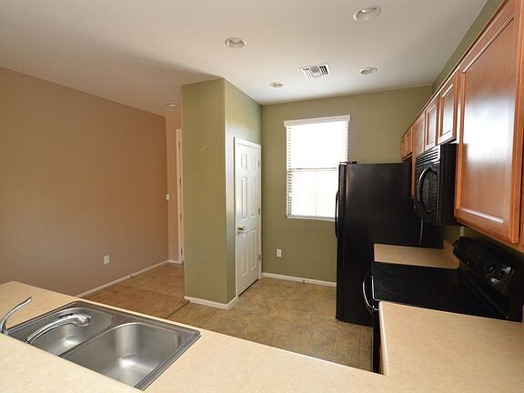 Foto del edificio - Tucson NEWLY REMODELED FAMILY HOME