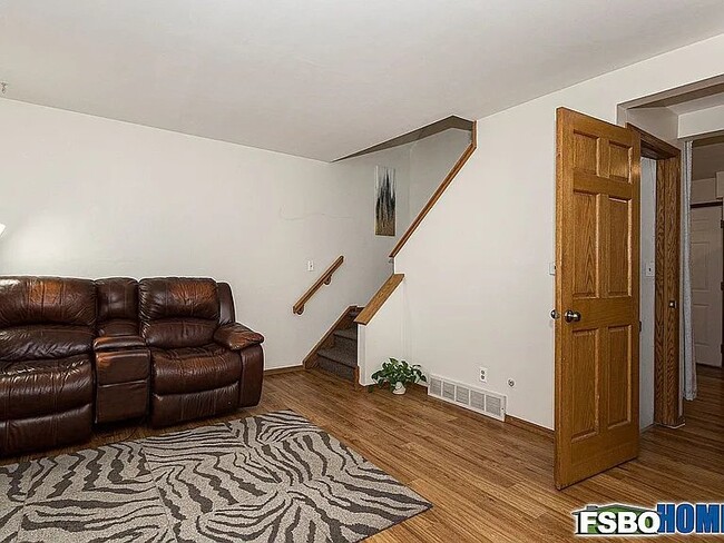 Building Photo - 2615 Hawthorne Dr