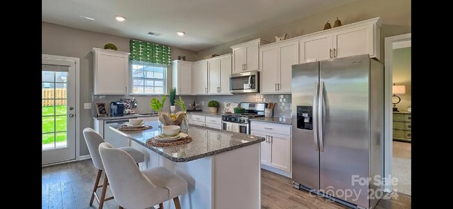 Foto del edificio - 135 Ashelyn Pk Dr