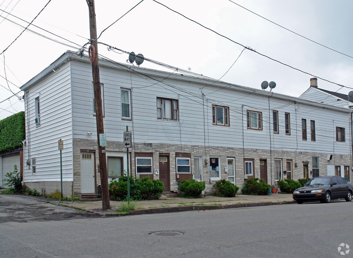 Corner Oaks Apartments Apartments in Mount Carmel, PA