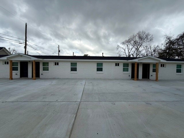 Building Photo - 206 E 33rd St