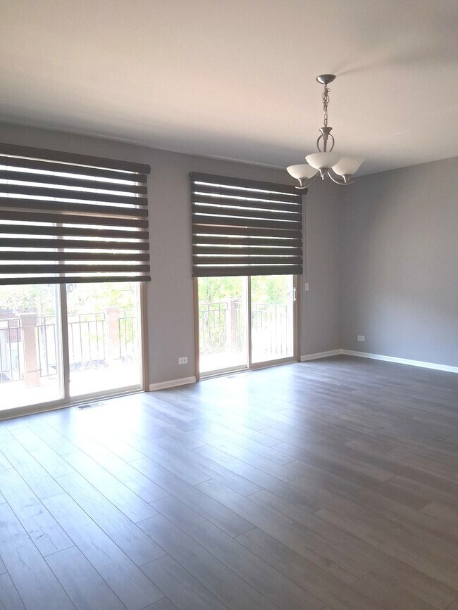 Building Photo - 756 N Aspen Dr