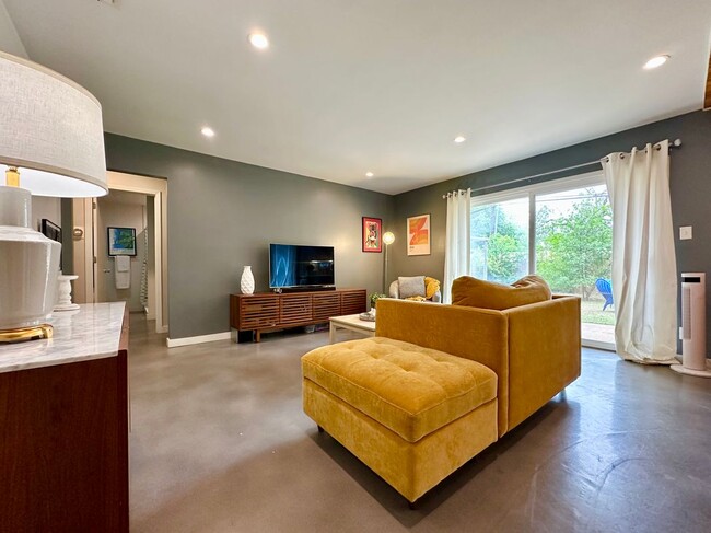 Foto del edificio - 2707 Ashdale Dr