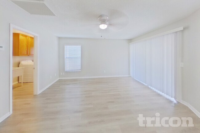 Foto del edificio - 15130 Heathridge Dr
