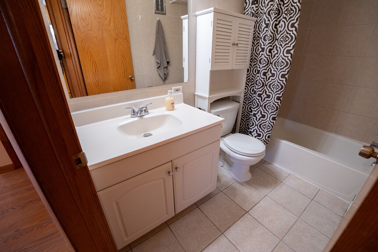 Foto del edificio - 7347 W Diversey Ave