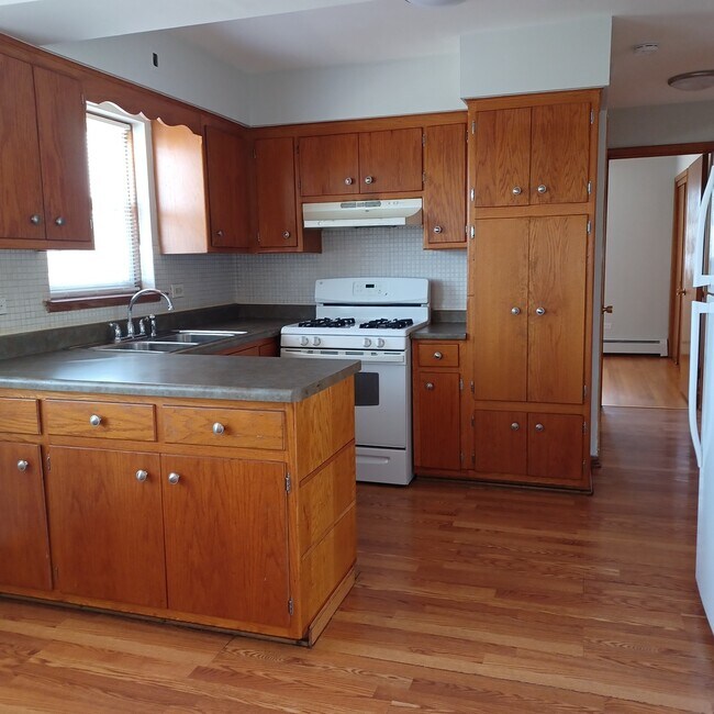 Building Photo - 4738 W 87th St