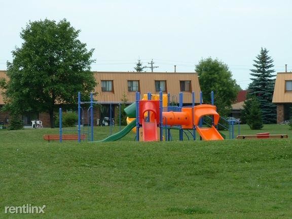 Building Photo - 3 bedroom in Sault Ste. Marie MI 49783