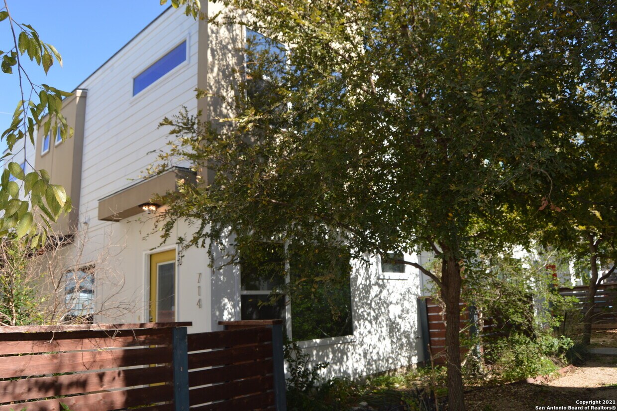 Foto principal - 714 N Cherry St