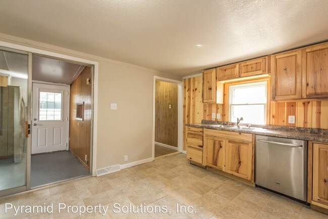 Building Photo - 2 br, 1 bath House - 1525 Arthur Ave