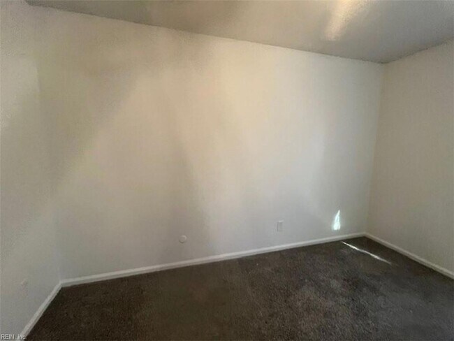 Building Photo - 340 Dorset Ave