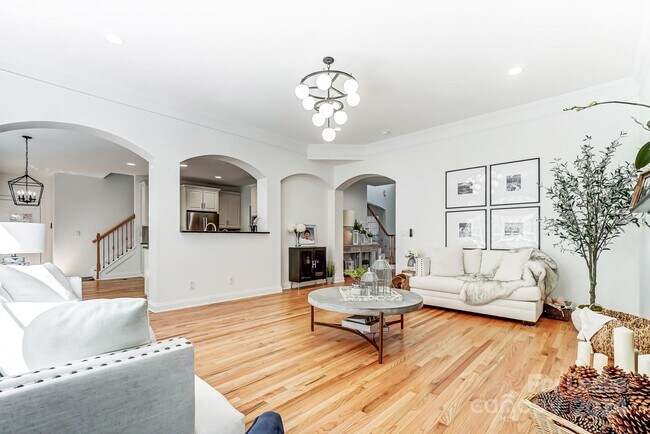 Building Photo - 1024 Patricians Ln