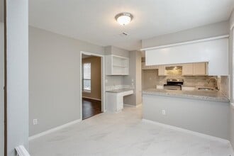 Building Photo - 2715 Colony Dr