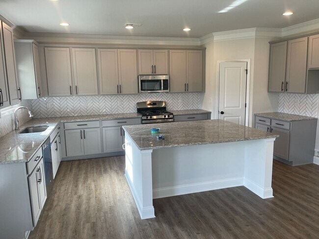 Building Photo - Spacious 5BR House in Gainesville