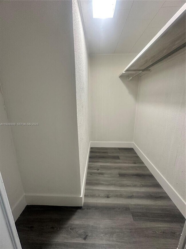 Foto del edificio - 4762 Canal Rd