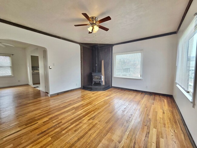 Building Photo - Charming Home in Henefer, UT!