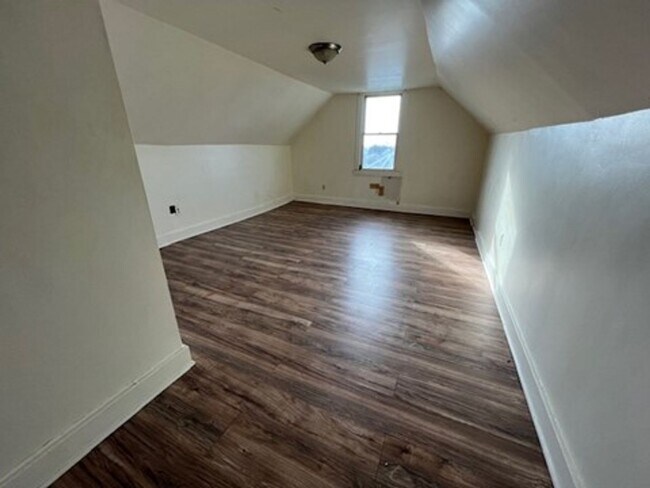 Building Photo - 656 Hammel St