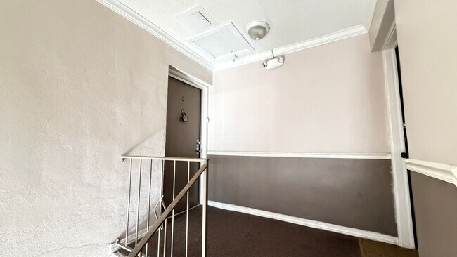 Foto del edificio - Timeless Charm Meets Modern Living — A 2BD/2BA Casselberry Gem You’ll Fall In Love With! WASHER &...