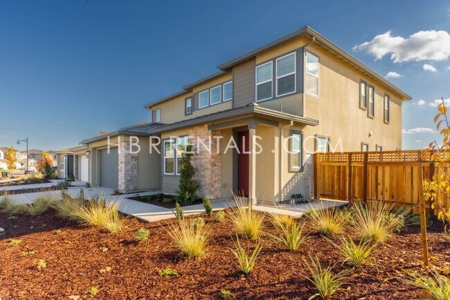 Foto del edificio - Spacious 4-Bedroom Haven with 4 Full Baths in Lathrop – 3,200 Sq. Ft. of Comfort and Style!