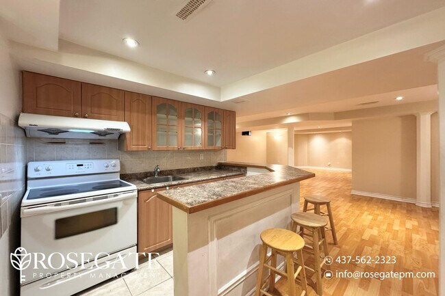Photo du bâtiment - Renovated 2-Bedroom Lower Unit | 800 Sq Ft...