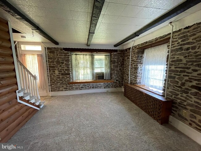 Building Photo - 2080 Milford Square Pike