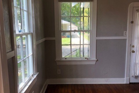 Bright/sunny living room - 215 Vinet Ave