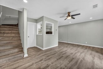 Building Photo - 2808 Skyway Cir