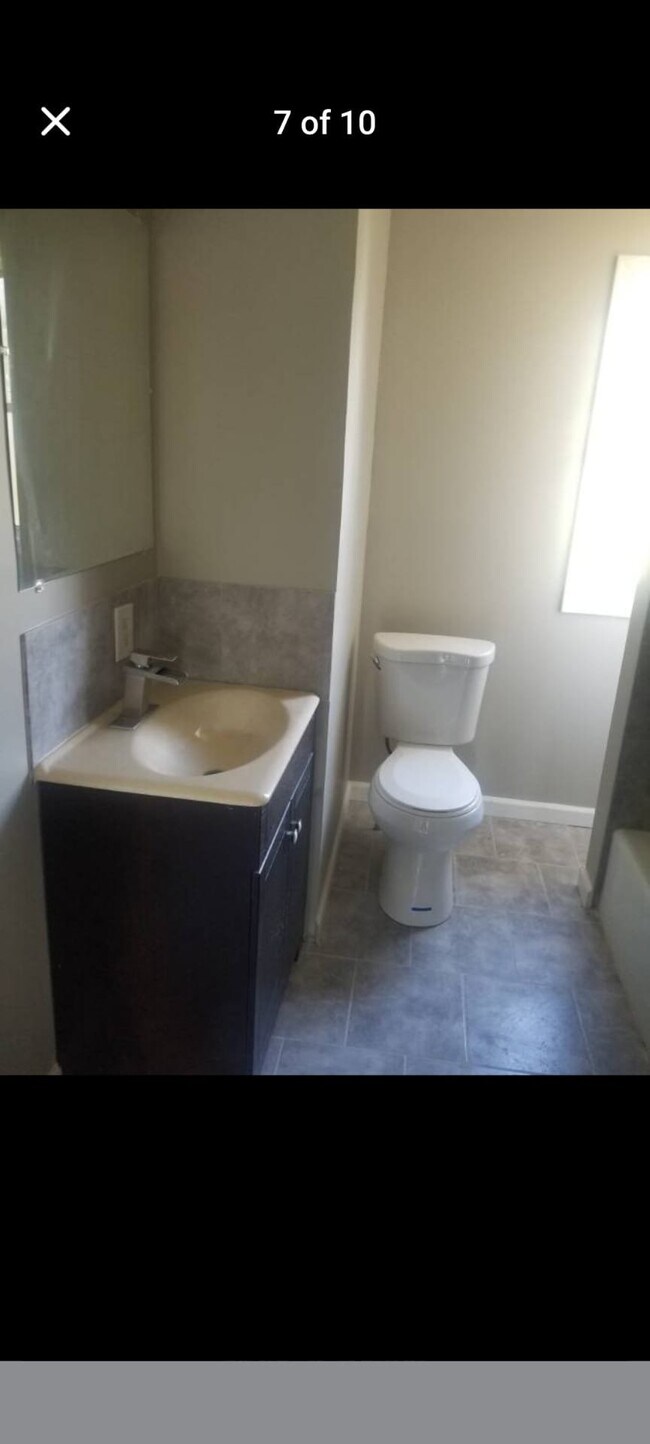 Foto del edificio - 7044 Dunbar Rd