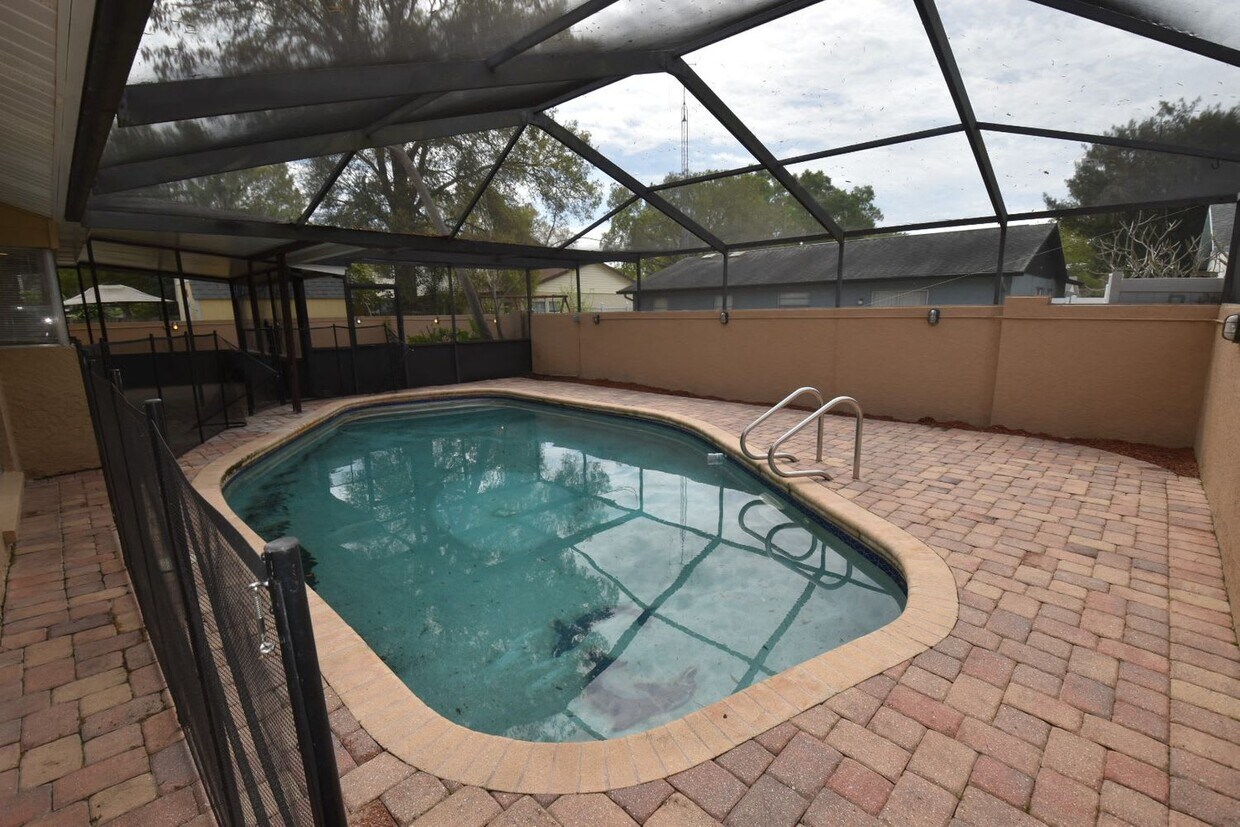 Building Photo - 7438 Oakvista Cir