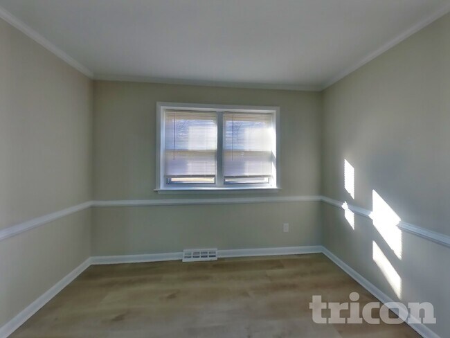 Building Photo - 906 Township Line Rd