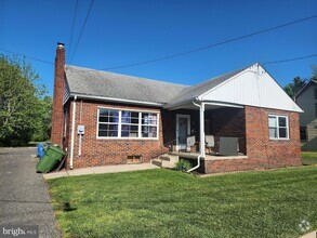 Building Photo - 333 N Main St