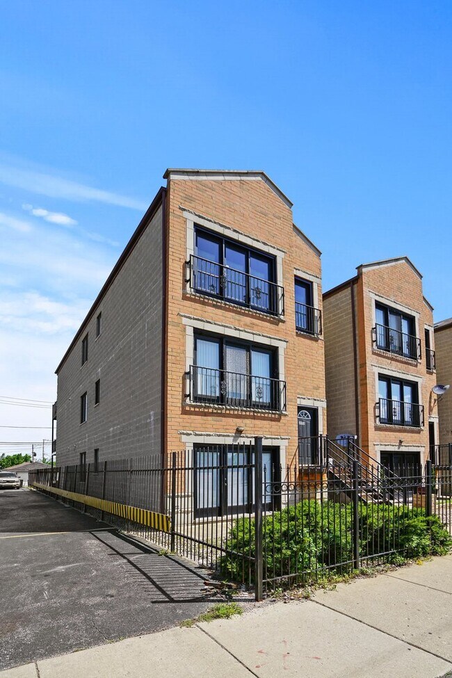 Building Photo - 4648 W 63rd St