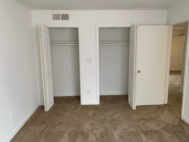 1BR - Bedroom Closet - Harbor Oak Townhomes